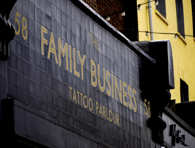 Ilustrasi bisnis keluarga | Photo by Brett Jordan on Unsplash