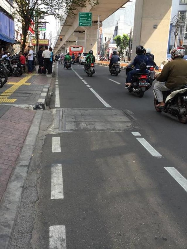 Ruas jalur sepeda di kawasan Jakarta. jalur sepeda sudirman-thamrin ditiadakan setiap hari minggu mulai 19 Juli Foto: Abyan Faisal Putratama/kumparan