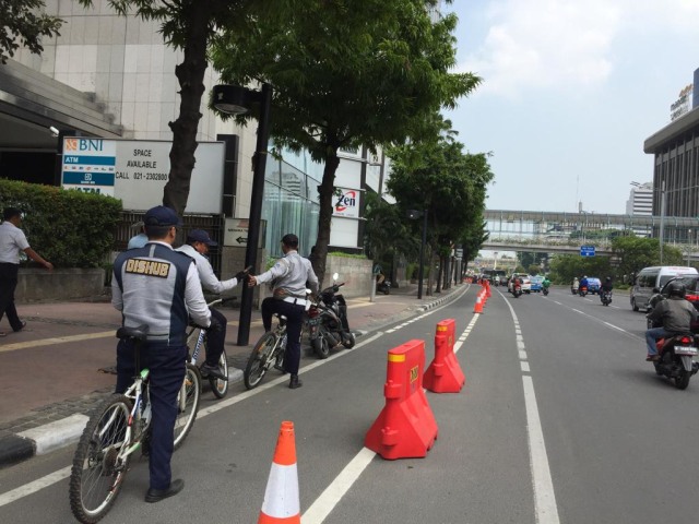Makin Nyaman Bersepeda di Jalur Sepeda Jakarta (68449)