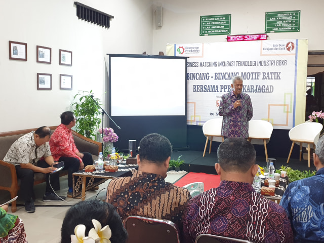 GBPH Prabukusumo saat berbicara dalam forum Motif Batik dan Peragaan Batik Nusantara yang digelar Besar Kerajinan dan Batik (BBKB) Yogyakarta di Kantor BBKB Yogyakarta, Rabu (20/11/2019). Foto: atx.
