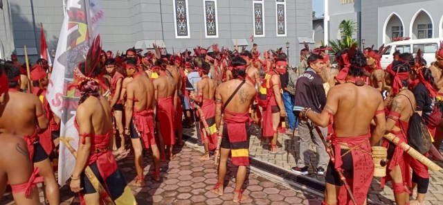 Bela Peladang 1 000 Massa Gelar Aksi Damai Di Pn Sintang