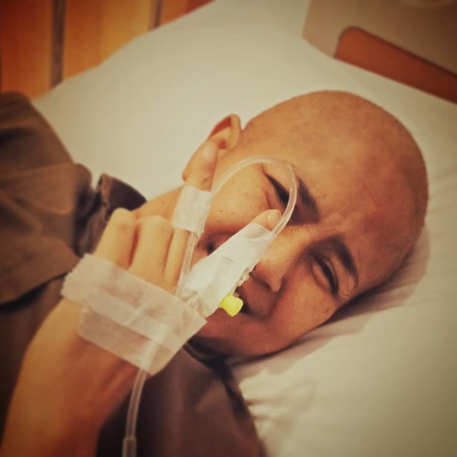 Ria Irawan saat menjalani perawatan di rumah sakit. 
 Foto: Instagram/@riairawan