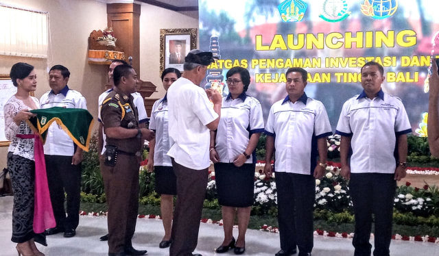 Kepala Kejati Bali saat melakukan pelantikan Satuan Tugas (Satgas) Pengamanan Investasi dan Usaha, Kamis, (21/11) - KR14