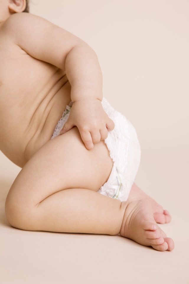 bayi menggunakan popok. Dok: Shutterstock