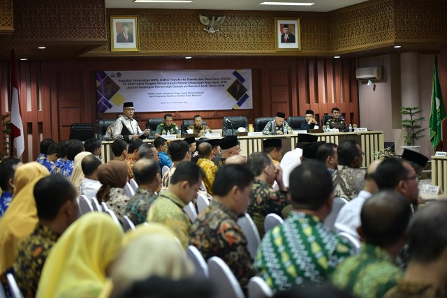 Agenda penyerahan DIPA dan daftar anggaran dana desa di gedung Serbaguna Sekretariat Daerah Aceh. Dok. Humas Aceh