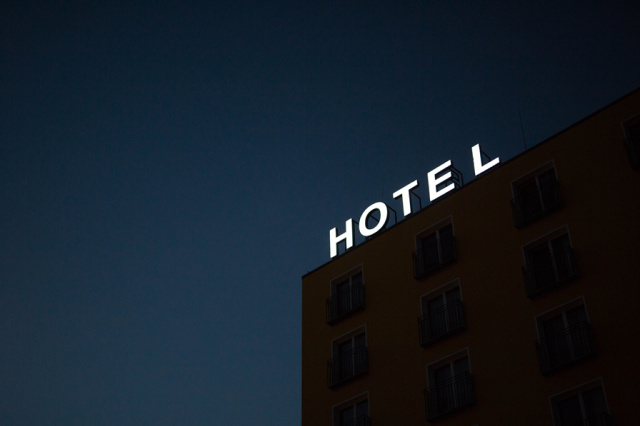 Ilustrasi hotel | Photo by Marten Bjork on Unsplash