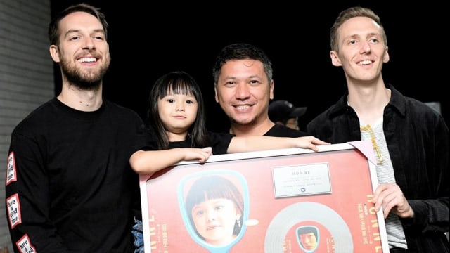 Gempi bertemu dengan Honne