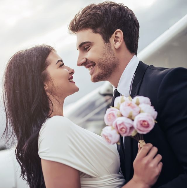 Ilustrasi pasangan menikah di pesawat
 Foto: Shutter Stock