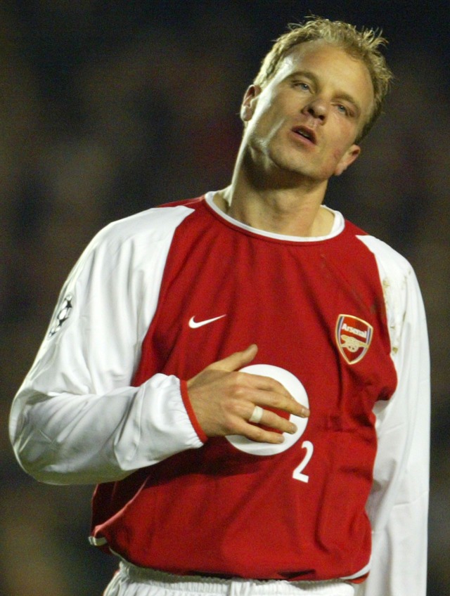 Dennis Bergkamp saat berseragam Arsenal. Foto: AFP