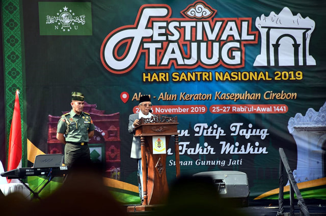 Wakil Presiden RI KH Ma'ruf Amin saat membuka Festival Tajug 2019 di Alun-alun Keraton Kasepuhan Cirebon, Jumat (22/11/2019). (Humas Pemprov Jabar)