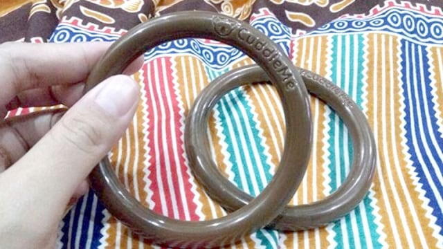 Ring Cuddle Me: Pasangan Anti Merosot Gendongan Jarik
