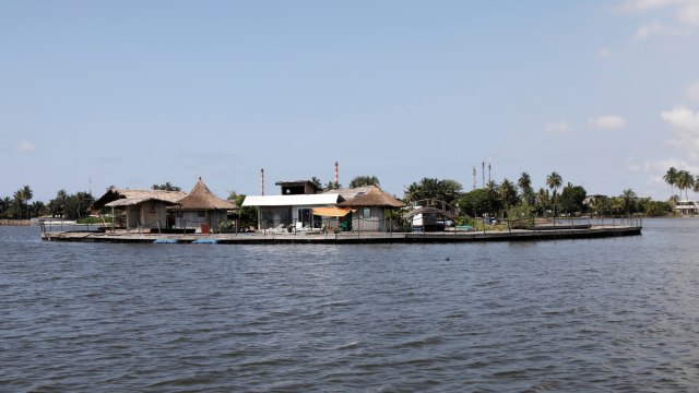 Pulau terapung L'ile Flottante di Pantai Gading