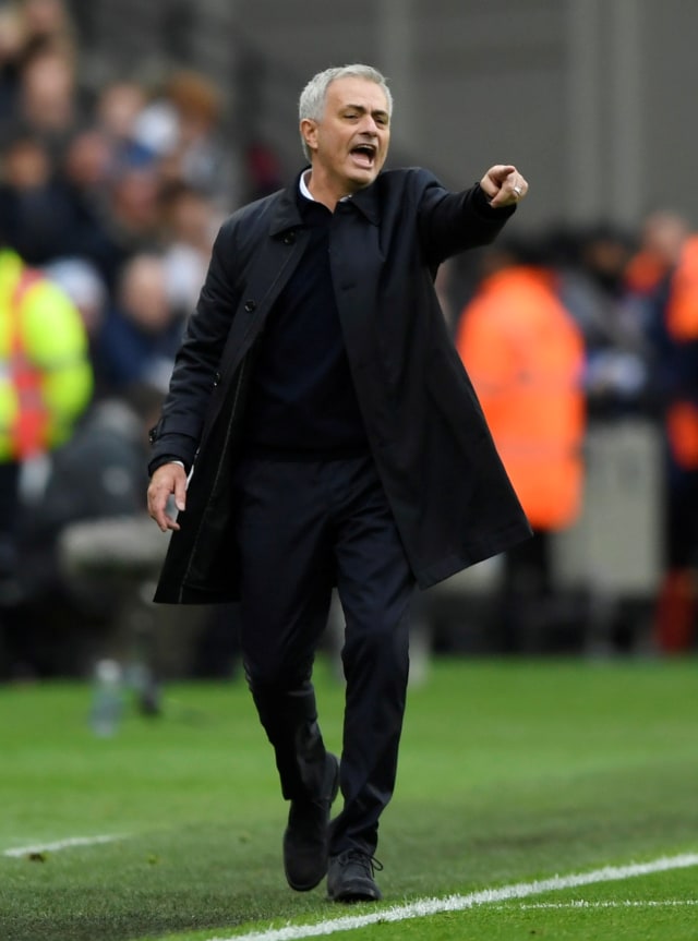 Jose Mourinho memimpin Tottenham Hotspur di laga melawan West Ham.  Foto: Reuters/Tony O'Brien