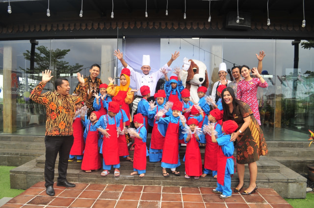 Keseruan acara cooking class di Swiss-Belinn Solo. (Tara Wahyu)
