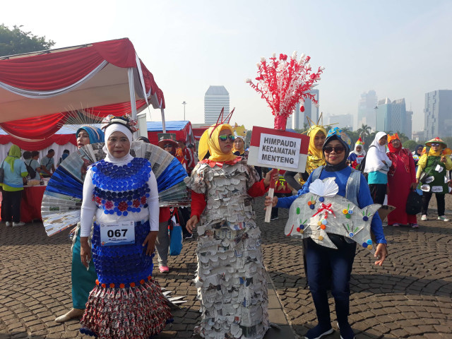 Parade kostum ikan dalam Festival Perikanan Nusantara di Monas, Jakarta, Minggu (24/11/2019).  Foto: Ema Fitriyani/kumparan