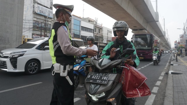 Pelanggaran Jalur Sepeda di Fatmawati