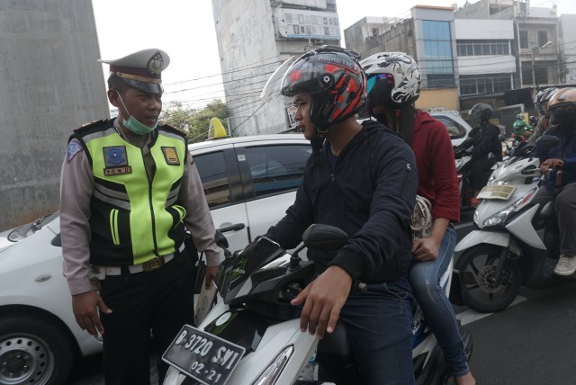 Pelanggaran Jalur Sepeda di Fatmawati