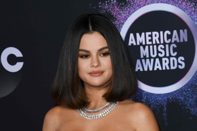 Selena Gomez di acara American Music Awards 2019. Foto: AFP/MARK RALSTON