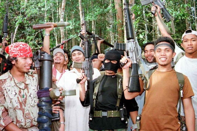 Kelompok Abu Sayyaf. Foto: AFP/REVOLI CORTEZ