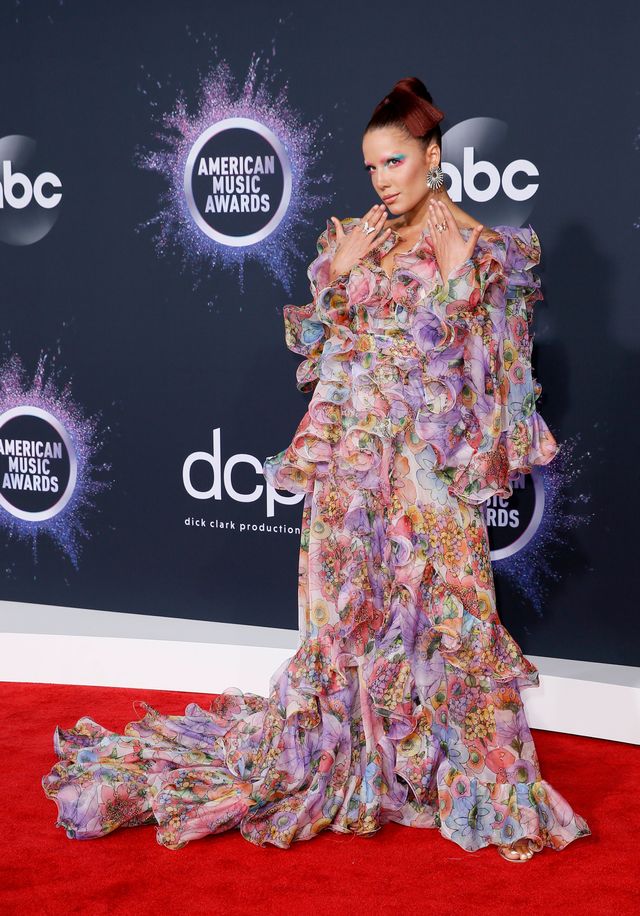 Halsey di acara American Music Awards 2019, Los Angeles, California, AS. Foto: REUTERS/Danny Moloshok
