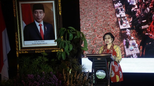 Ketua Umum PDIP Megawati Soekarnoputri memberikan sambutan saat menerima penghargaan serta kerja sama antara BMKG, Basarnas dan PDIP di Auditorium BMKG.   Foto: Irfan Adi Saputra/kumparan 