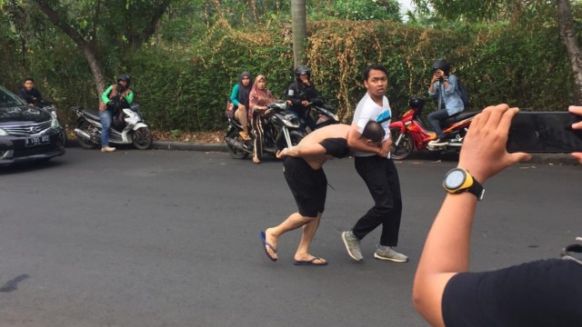 Lokasi penggerebekan kasus penipuan WN China di Komplek Mega Kebon Jeruk, Jakarta Barat. Foto: Raga Imam/kumparan 