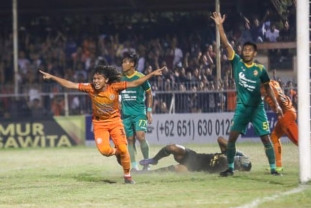 Pertandingan Sriwijaya FC melawan Persiraja Banda Aceh. Foto: Suparta/acehkini