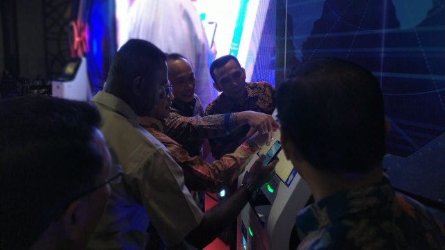 Mendagri Tito Karnavian meresmikan peluncuran mesin Anjungan Dukcapil Mandiri (ADM). Foto: Maulana Ramadhan/kumparan