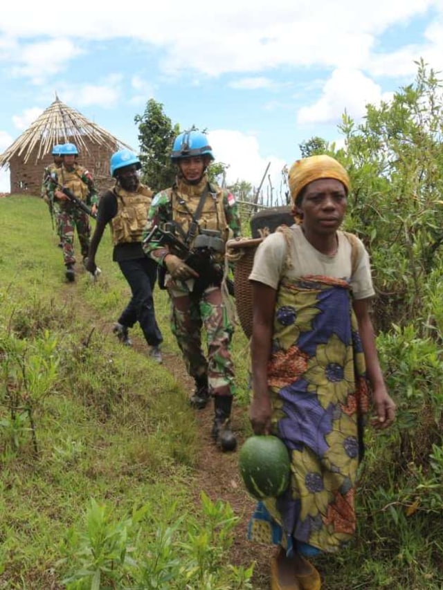 Satgas TNI Konga menyelamatkan warga sipil korban penembakan kelompok bersenjata Gumino di Kongo Foto: Dok. Puspen TNI