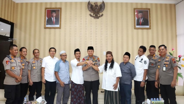 Kapolda Jateng mediasi 2 ormas yang bentrok di Temanggung, Jawa Tengah. Foto: Dok. Polda Jateng