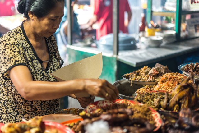 Asal Mula Makan Pakai Tangan, Cara Makan Asli Orang Indonesia (165586)
