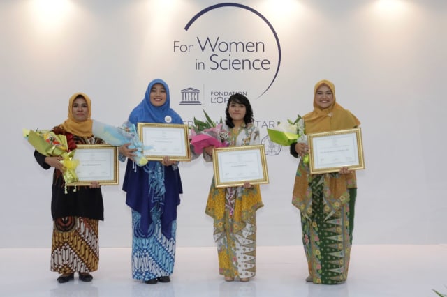 Acara penganugerahan penghargaan L'Oreal-UNESCO For Women in Science 2019 - National Fellowships di Auditorium Gedung D Dikti, Jakarta, Selasa (26/11). Foto: Dok.  L'Oreal Indonesia