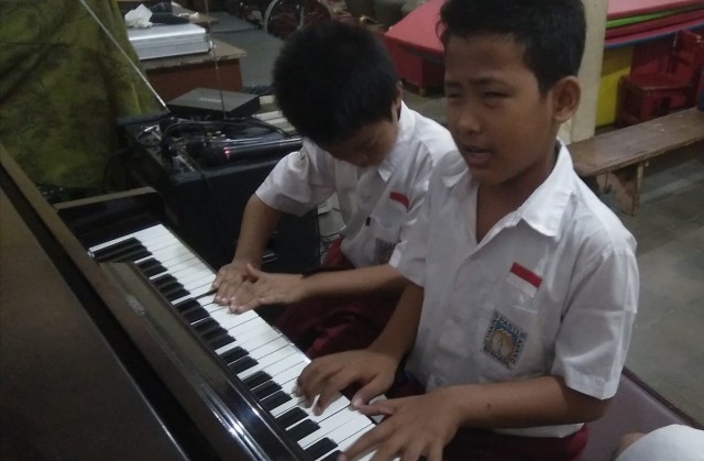 Kisah Tegar: Bocah yang Dulu Dicemooh Buta, Kini Diselimuti Prestasi (59707)
