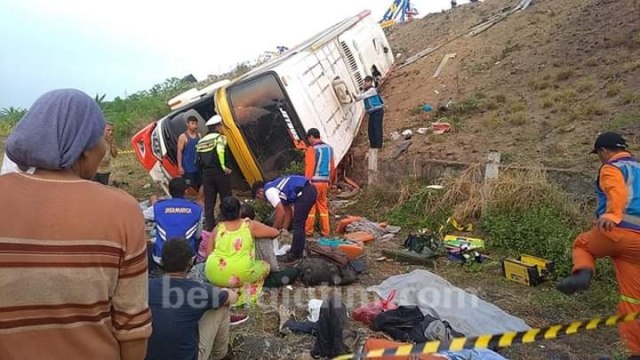 Identitas 3 Korban Tewas Kecelakaan Bus Terguling di Tol Sumo