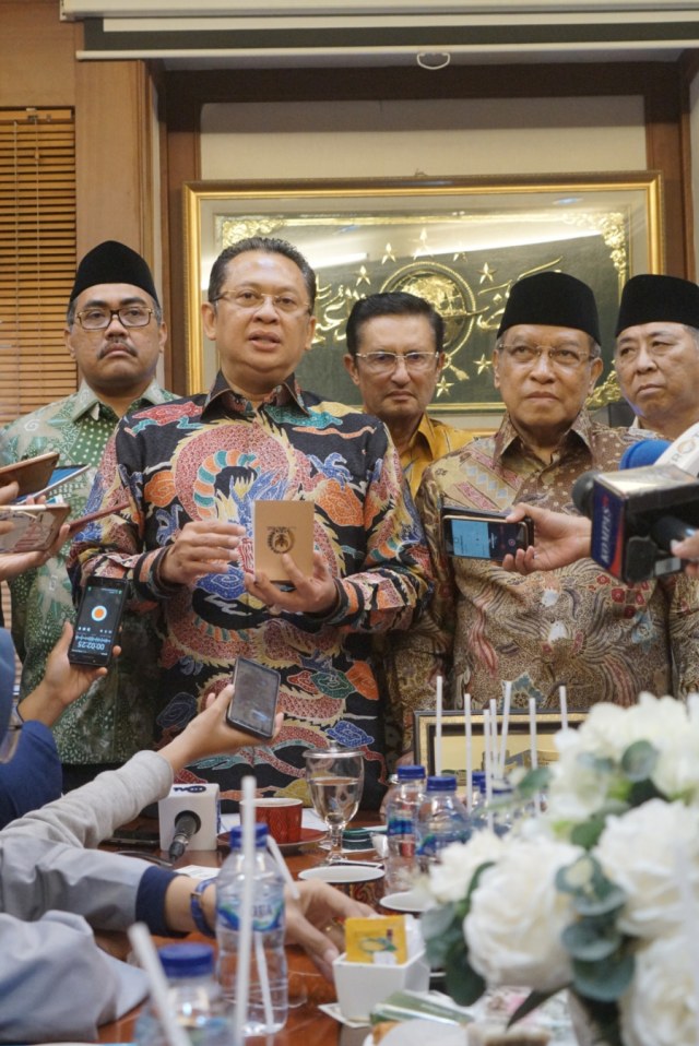 Ketua MPR RI Bambang Soesatyo bertemu dengan ketua PBNU KH Aqil Siradj di kantor pusat PBNU, Jakarta (27/11). Foto: Helmi Afandi Abdullah/kumparan