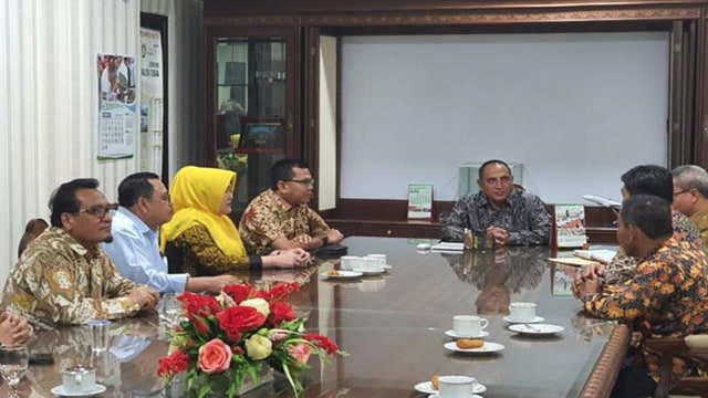 GUBERNUR Sumatera Utara, Edy Rahmayadi, saat menerima kedatangan Komisi III DPRD Riau, membahas tuntutan pajak kelapa sawit dan CPO bagi provinsi penghasil komoditas ini. 