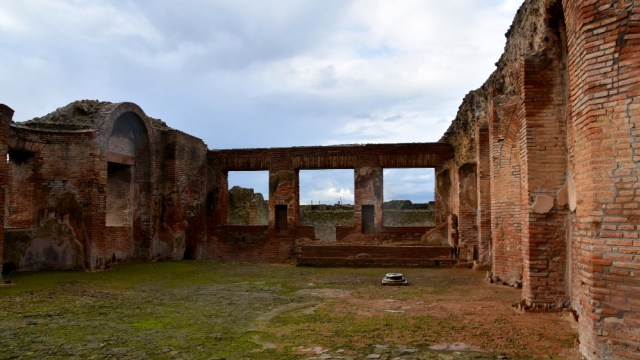 Hilangkan Kutukan, Turis Ini Kembalikan Artefak yang Dicurinya 15 Tahun Lalu (16840)