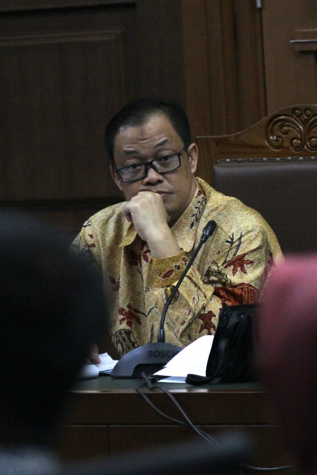 Terdakwa kasus suap dan pencucian uang, Muhtar Ependy, menjalani sidang pemeriksaan saksi di Pengadilan Tipikor, Jakarta, Kamis (28/11). Foto: Nugroho Sejati/kumparan