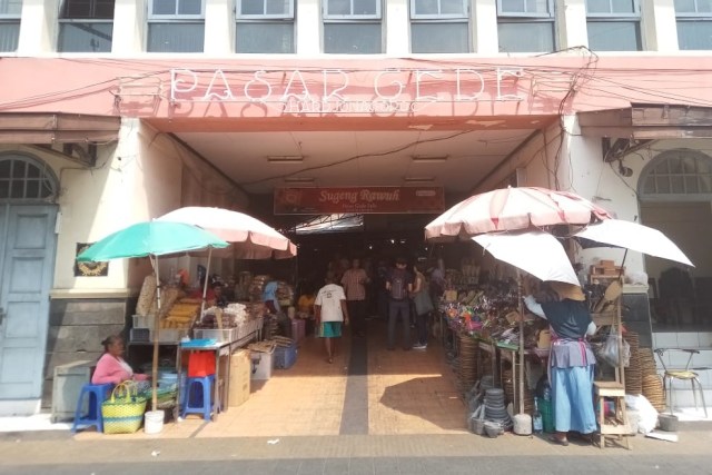 Akikah La Lembah, Gibran Bagi Ratusan Nasi Chilli Pari ke Pedagang (40866)