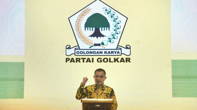 Sekretaris Jenderal Partai Golkar, Lodewijk F Paulus (tengah) di Merlyn Park Hotel, Jakarta, Kamis (28/11). Foto: Irfan Adi Saputra/kumparan