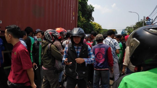 Dua siswi pelajar SMA tewas terlindas truk di Cakung