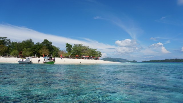  Pesona indahnya Pulau Lihaga. Foto: Gitario Vista Inasis/kumparan