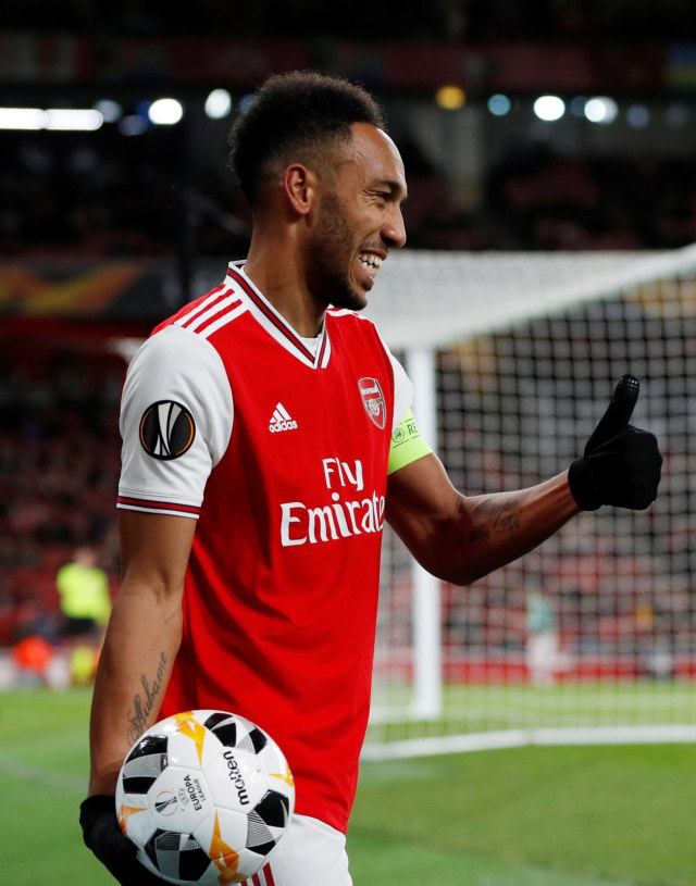 Pierre-Emerick Aubameyang kapteni Arsenal di laga vs Eintracht. Foto: Reuters/Paul Childs