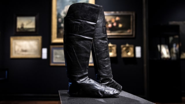 sepatu bot Napoleon dilelang