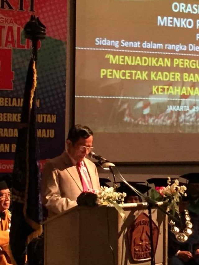 Menkopolhukam Mahfud MD memberikan orasi ilmiah di acara Dies Natalis Trisakti ke-54, Jakarta, Jumat (29/11/2019). Foto: Abyan Faisal/kumparan
