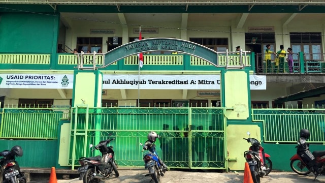 Madrasah Ibtidaiyah (MI) Miftahul Akhlaqiyah di Ngaliyan, Semarang, Jawa Tengah, yang menerapkan bayar SPP pakai GoPay. Foto: Afiati Tsalitsati/kumparan