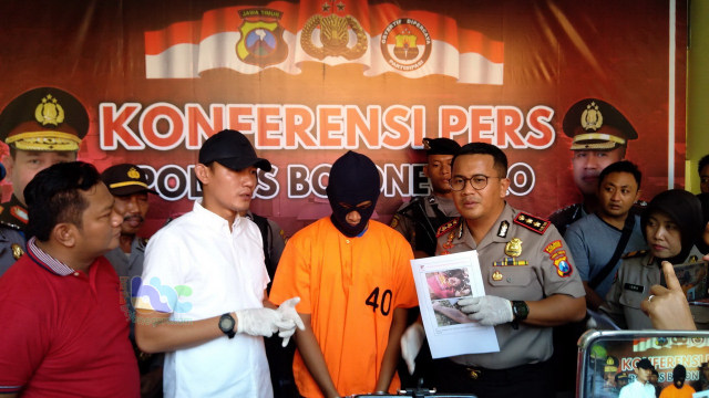 Kapolres Bojonegoro AKBP M Budi Hendrawan SIK MH, saat menggelar konferensi pers di Mapolres Bojonegoro, Jumat (29/11/2019) pagi.