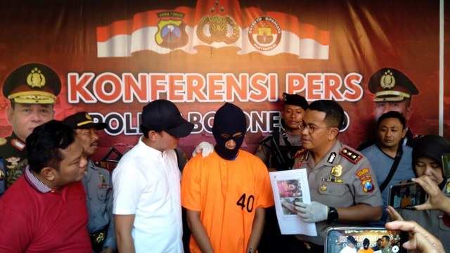 Kapolres Bojonegoro AKBP M Budi Hendrawan SIK MH, saat menggelar konferensi pers di Mapolres Bojonegoro, Jumat (29/11/2019) pagi.