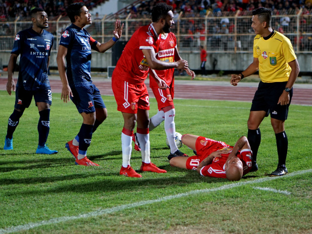 Foto: Kemenangan Badak Lampung FC vs Madura United dengan Skor 3-0 (67148)