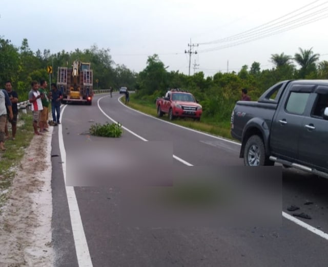 Jenazah Ika saat tergeletak ditengah jalan Tjilik Riwut KM 27,Palangka Raya, Jumat 29 November 2019.(Foto:Arnoldus)